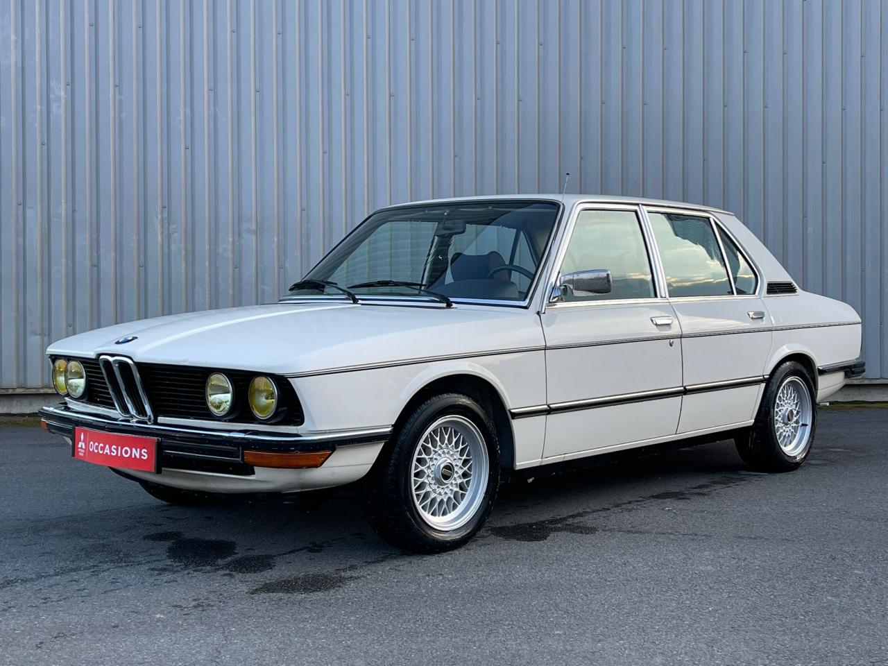 BMW-SERIE 5-520  BERLINE E12 520 